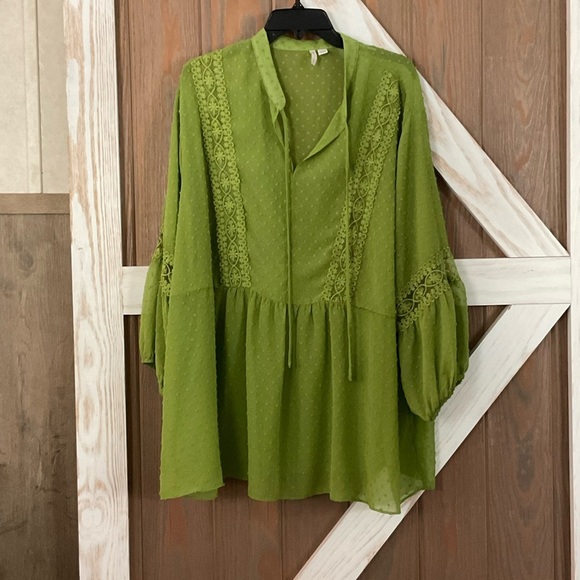 Cato Tops - Cato Sheer Green Lace Detail Top. Ballon Sleeves w/Lace SIZE 26/28 EUC/NWOT